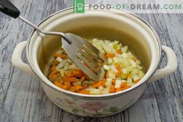 Soupe au poulet avec légumes et pâtes