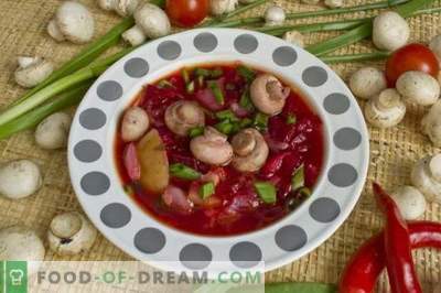 Soupe de betteraves rouges à la betterave avec poulet et champignons