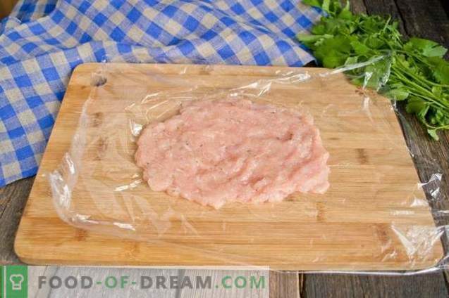 Chuletas de pollo Kiev hechas de carne picada - una opción de cocción fácil