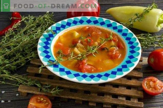 Sopa de tomate con pimientos y tomillo