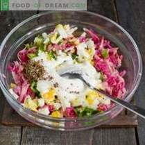 Salade de radis de printemps avec œuf et mayonnaise