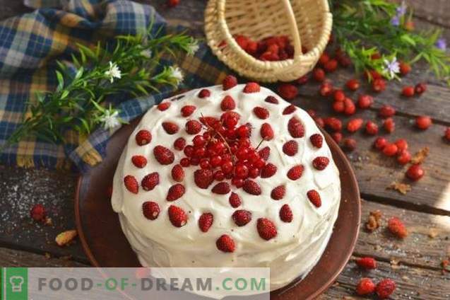 Gâteau éponge aux fraises et à la crème