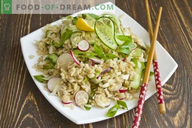 Salade de carême avec riz brun et légumes