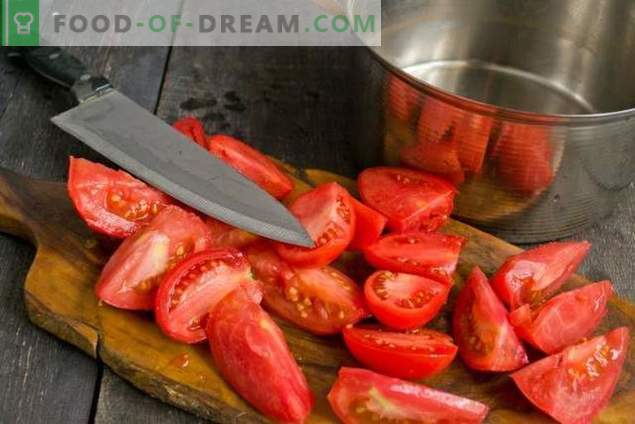 Ragoûts de courgettes avec tomates et poivrons