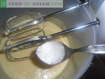 Wie man einen Kuchen kocht Vogelmilch mit Grieß, ein detailliertes Rezept.