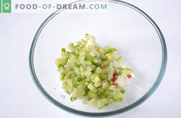 Salade de thon: Une collation riche en protéines. Recette pas à pas, photo-recette de l'auteur, de salade épicée au thon, œufs, fromage