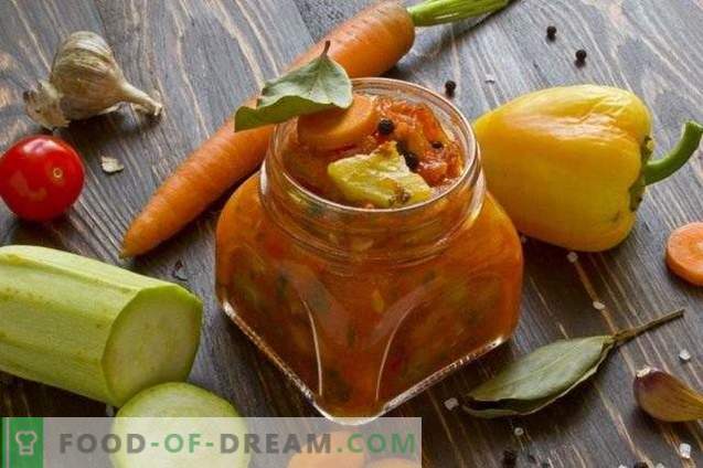 Courgettes aux carottes cuites dans une sauce aux légumes pour l'hiver