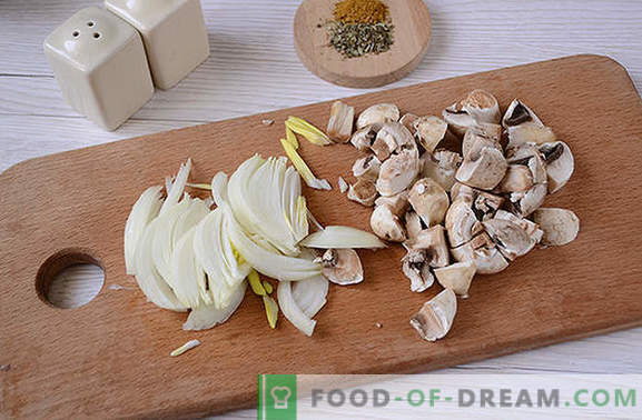 Poulet cuit aux champignons: nous cuisinons des cuisses parfumées pour les vacances et tous les jours. Photo-recette pas à pas de l'auteur pour la cuisson du poulet aux champignons à la crème sure