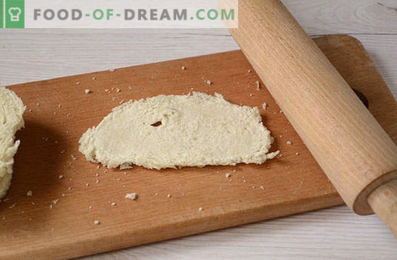 Petits pains à grignoter avec saucisse et fromage. Ceci vous n'avez pas essayé!