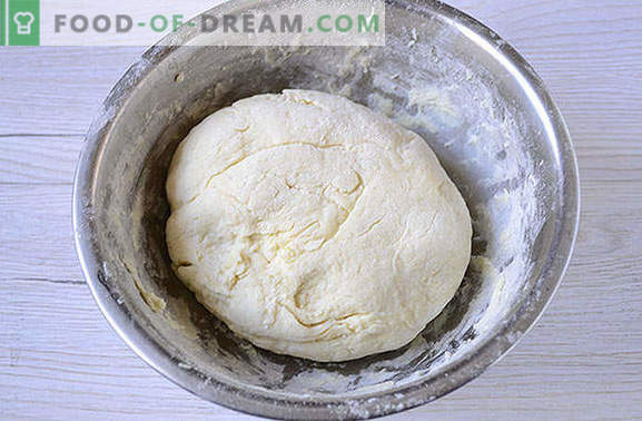 Le khachapuri le plus simple sur le kéfir avec du lait caillé dans une casserole. Photo-recette de l'auteur de khachapuri cuisant dans une casserole avec du lait caillé