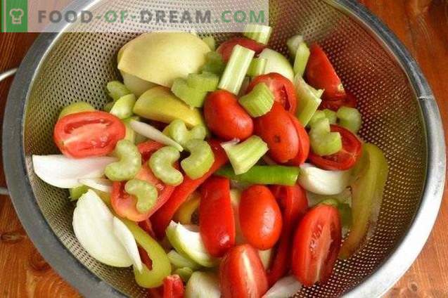 Piment vert à la garniture aux pommes et tomates