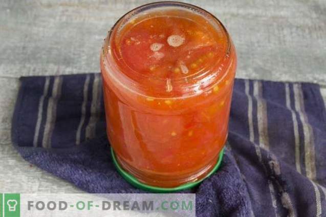 Tomates dans leur jus avec du poivre pour l’hiver