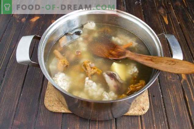 Soupe aux champignons avec haricots et pommes de terre