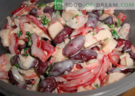 Salade de haricots et de bâtonnets de crabe - les meilleures recettes. Comment bien et savoureux préparer une salade de haricots et de bâtonnets de crabe.
