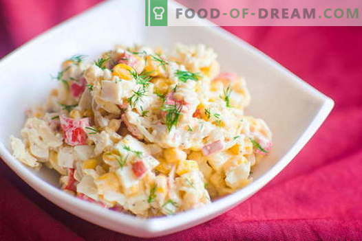 Salade de crabe - les meilleures recettes. Comment cuire correctement et savoureux une salade de bâtonnets de crabe.