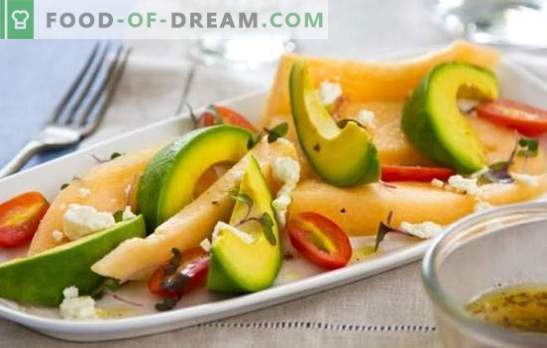 Salade au melon - c’est un délice! Cuisson de salades parfumées et inhabituelles avec melon et poulet, fromage, fruits, noix, avocat, jambon