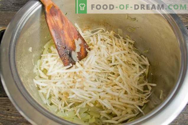 Délicieuse soupe maigre aux pommes de terre et au brocoli