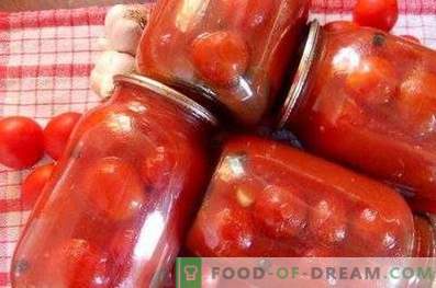 Tomates en pâte de tomates pour l'hiver