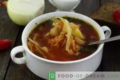 Borsch Avec Des Haricots En Conserve